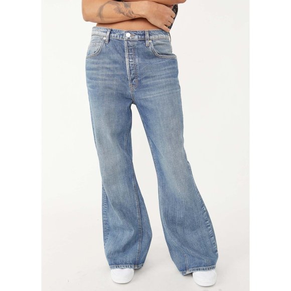 🎉LAST CHANCE🎉 NWT Free People New Dawn Flare Jeans / Belgrade Blue - Picture 2 of 7